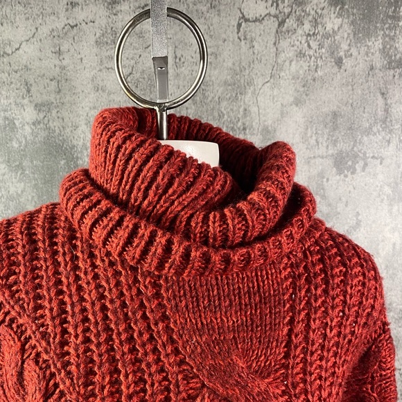 Universal Thread Sweater - Picture 2 of 3